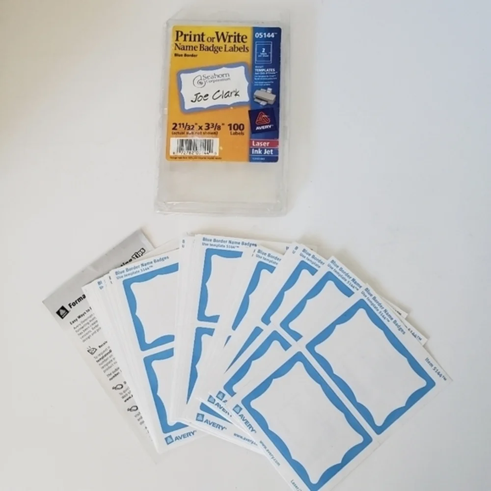 Avery Ink Jet Laser Print or Write Name Badge Labels, Blue and Gold‎ borders